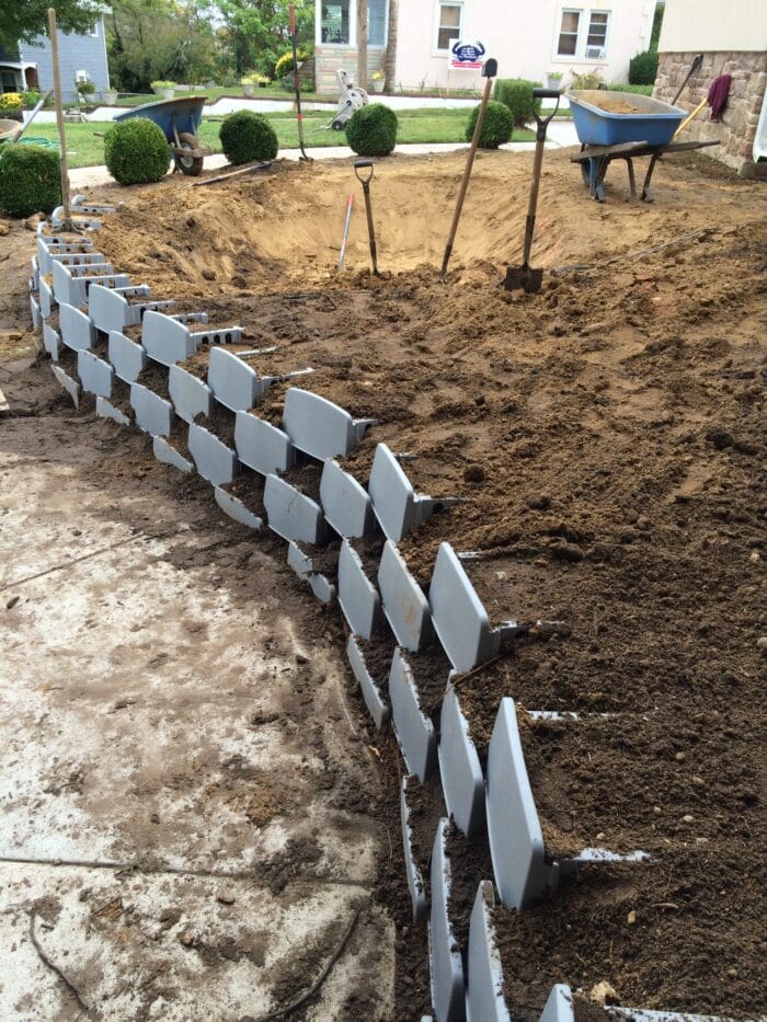 Installing a varden living retaining wall