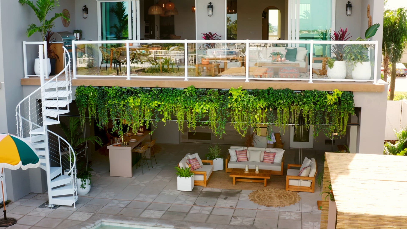 Beautiful Living Wall installed on Florida Balcony