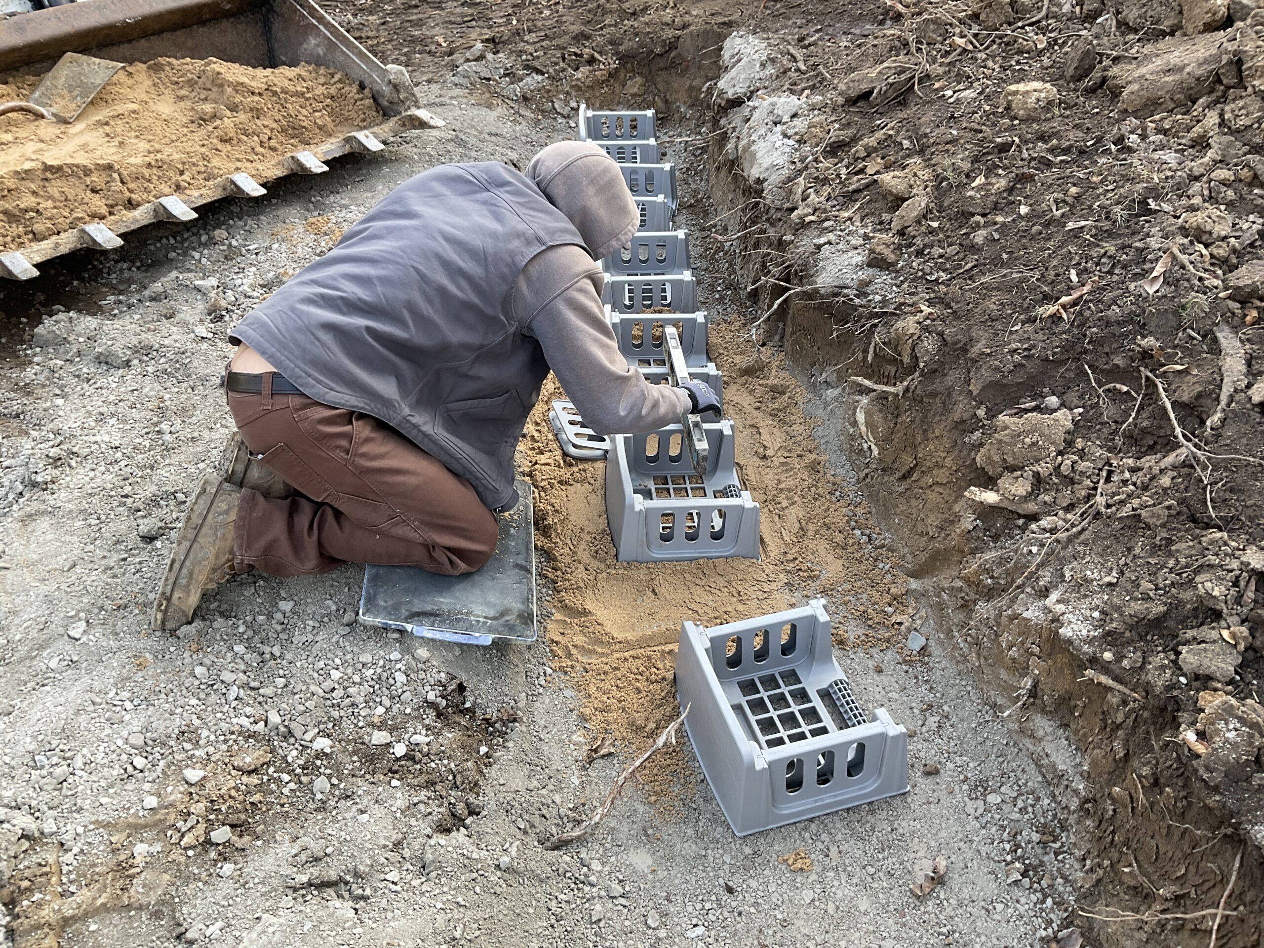 Varden blocks while laying base course of wall