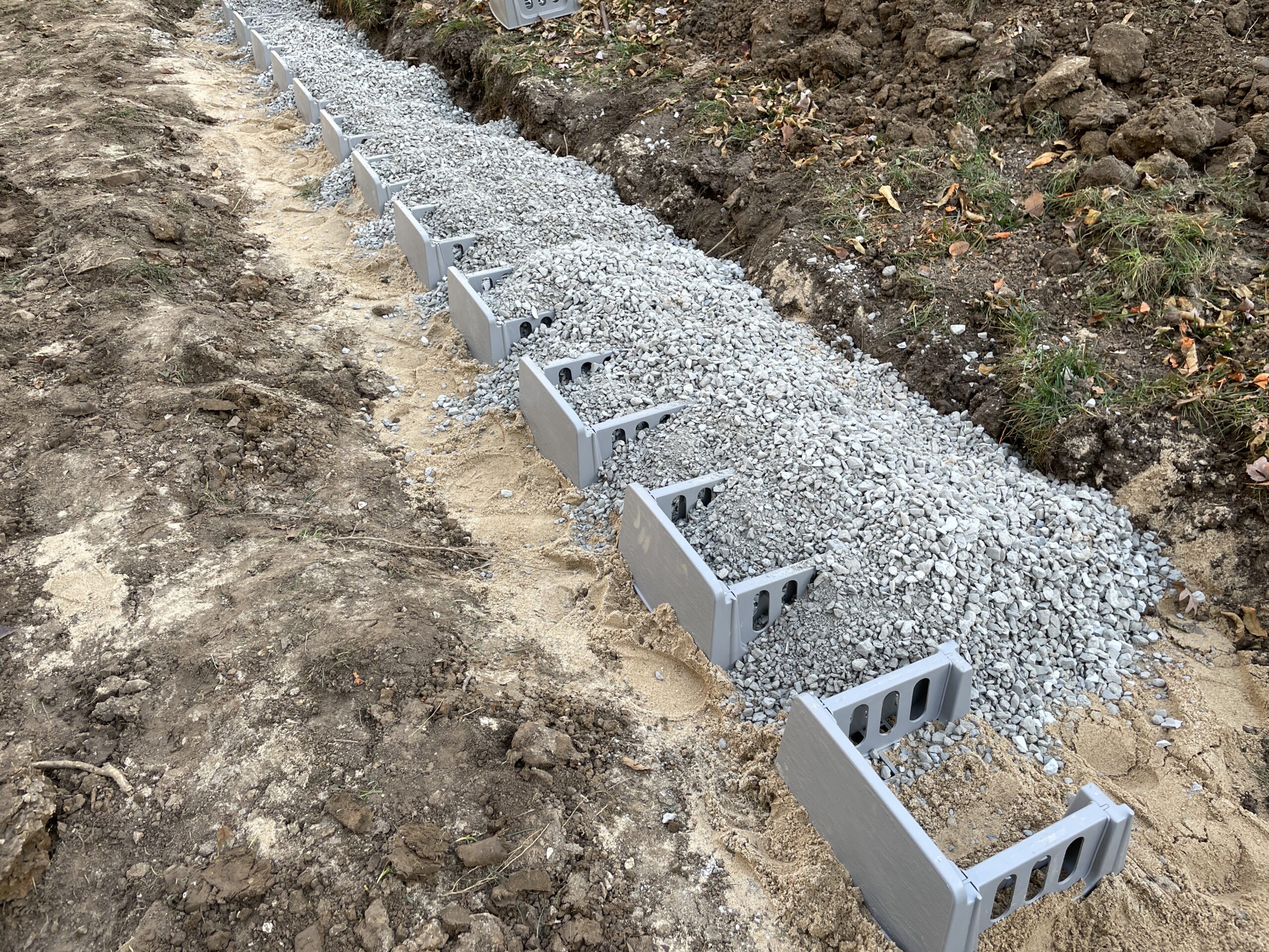 Varden retaining wall base course