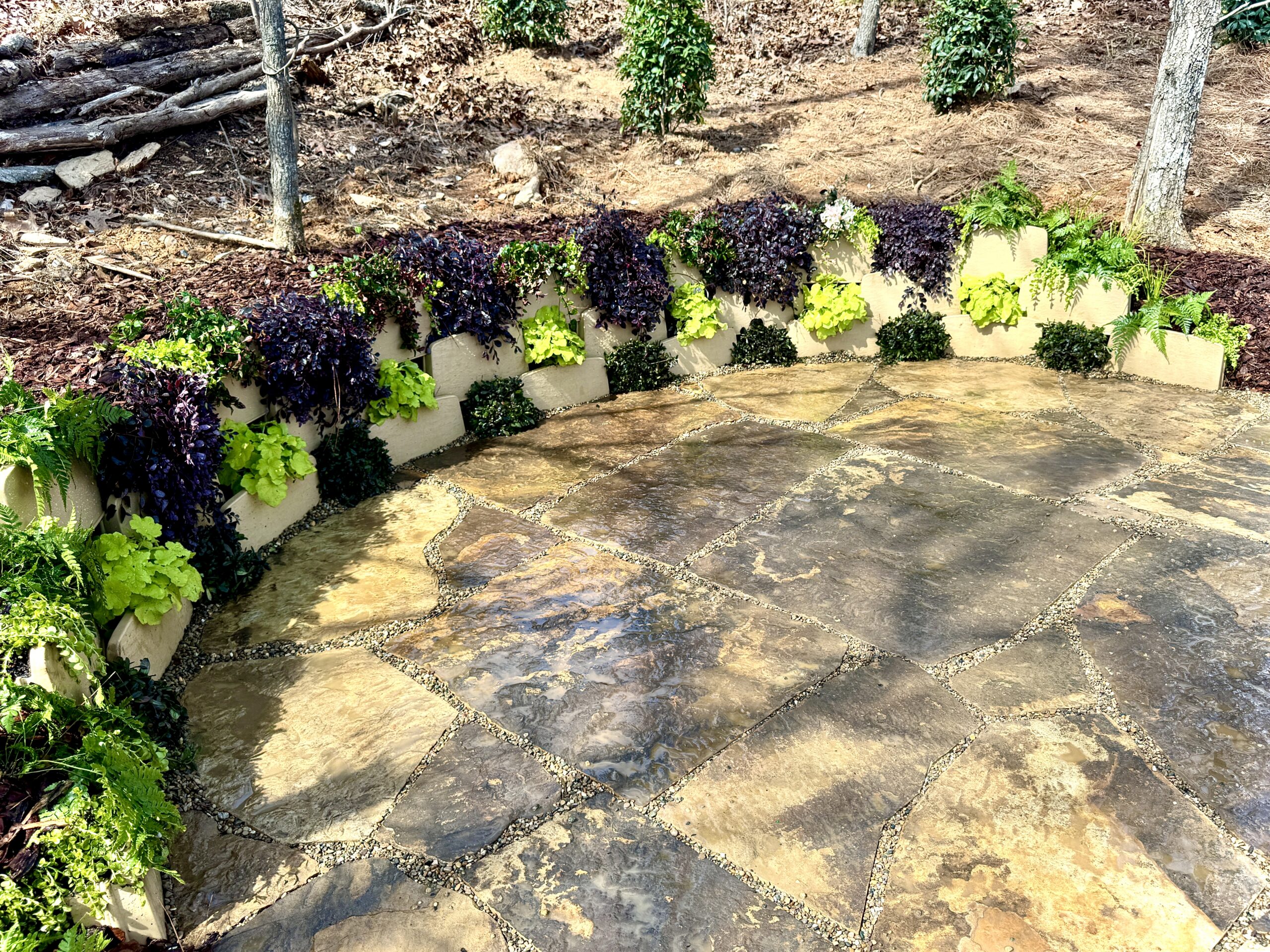 Varden wall around patio border